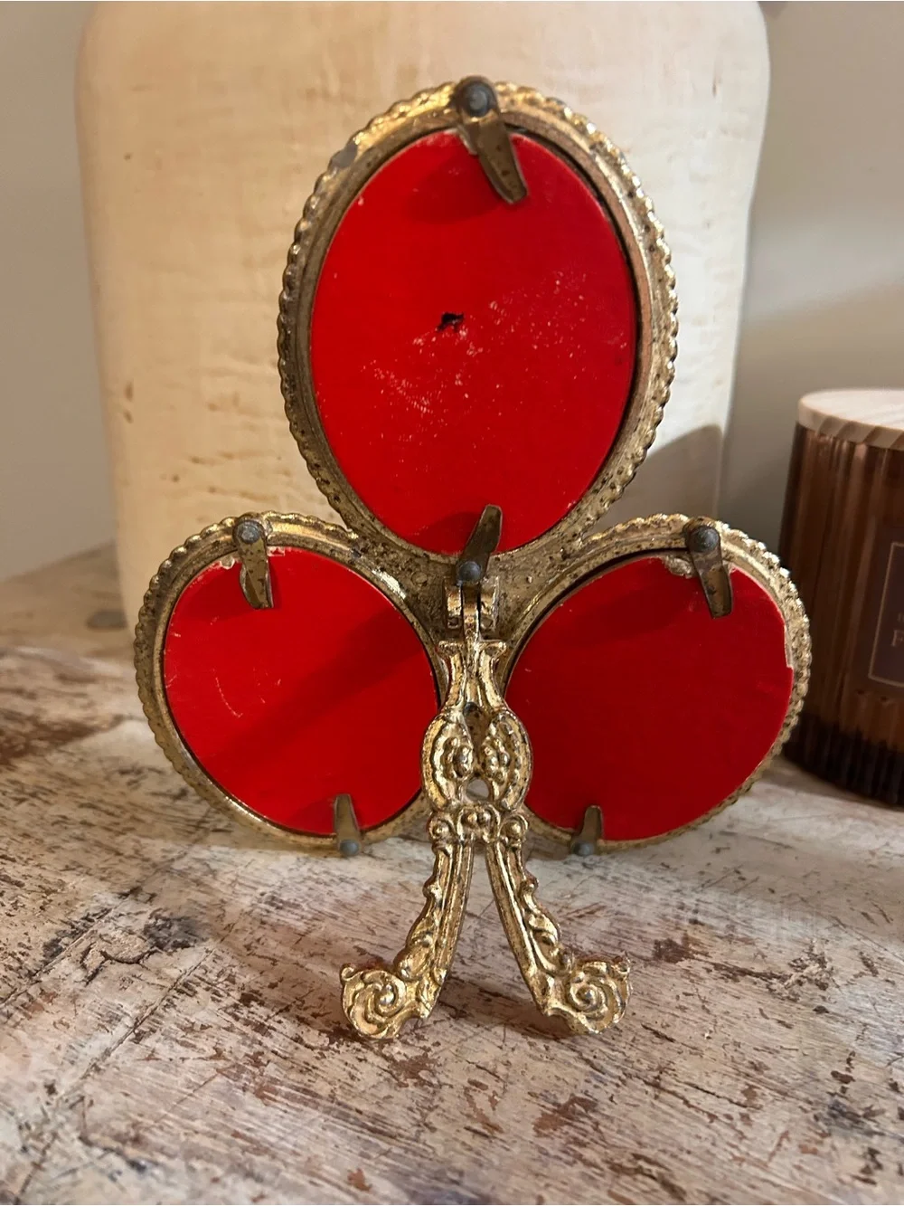 Gold Triple Oval Photo Frame in Antique Style - Gold